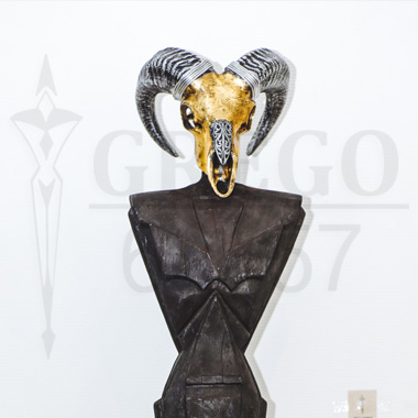 Wooden statue of calcined teak, decorated with a head of ibex covered with gold leaf. Height 1.20 m, gone up on metal base</br> © RODRIGUE GREGO