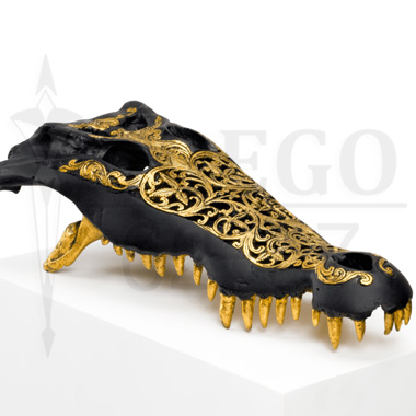 Upper jaw of skulls of crocodile chiselled, covered with gold leaf - Size 45 * 20 cms. </br> © RODRIGUE GREGO