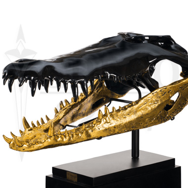 Crocodile skulls in resin and bronze-worked gold leaf - Size 20 * 85 cms. </br> © RODRIGUE GREGO
