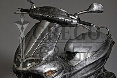 Scooter Gilera 125 2T, revisited riveted aluminum </br> © RODRIGUE GREGO
